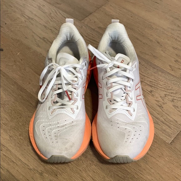 Asics Novablast 4 White Moonrock Size 10.5 - Picture 2 of 8